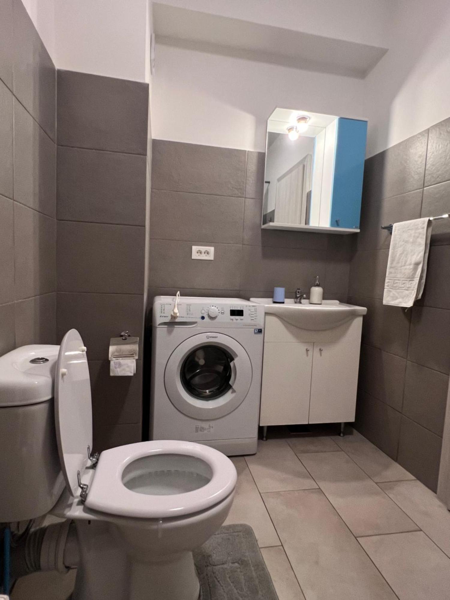 Apartament Madeira Appartement Oradea Buitenkant foto