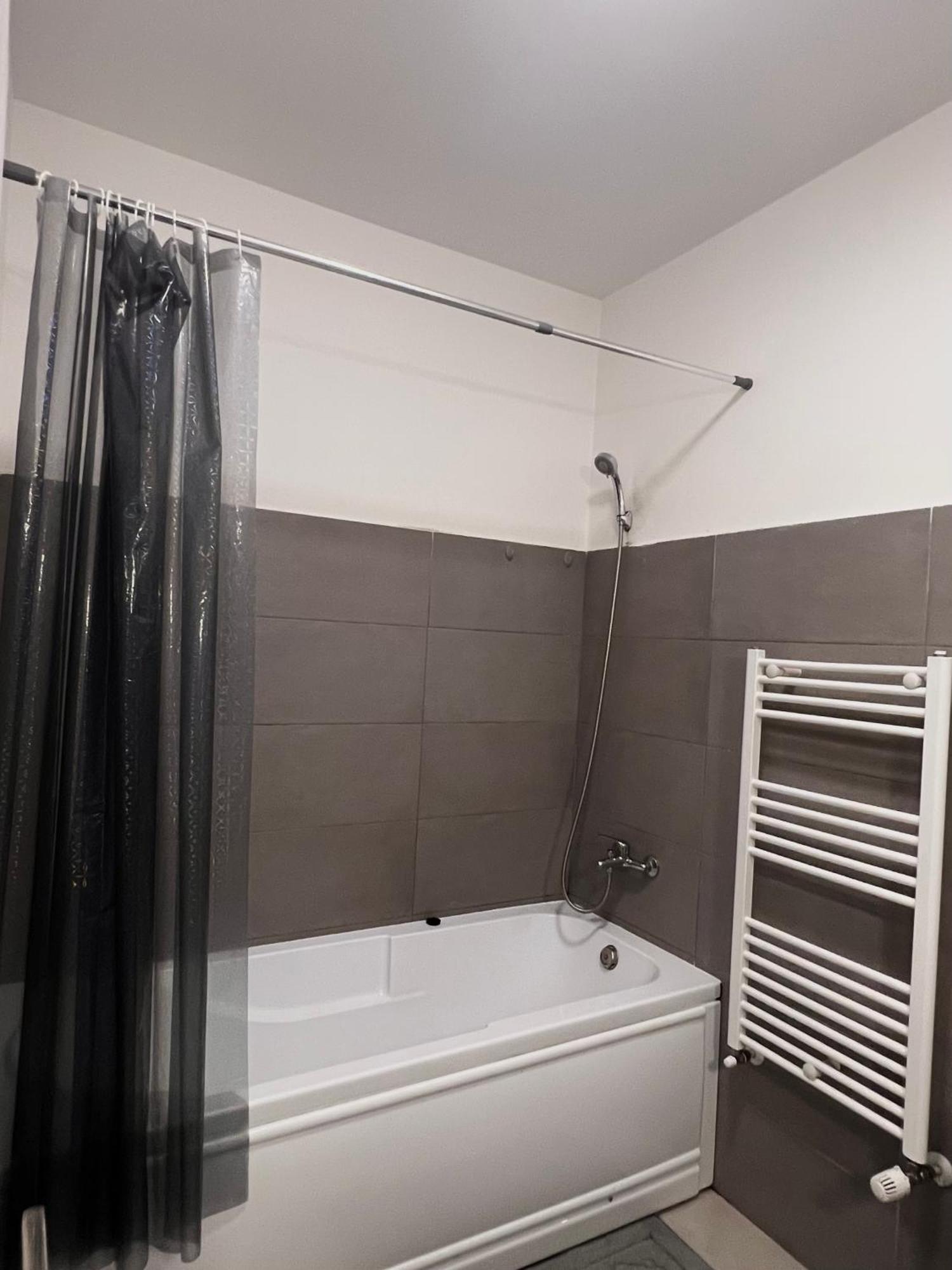 Apartament Madeira Appartement Oradea Buitenkant foto