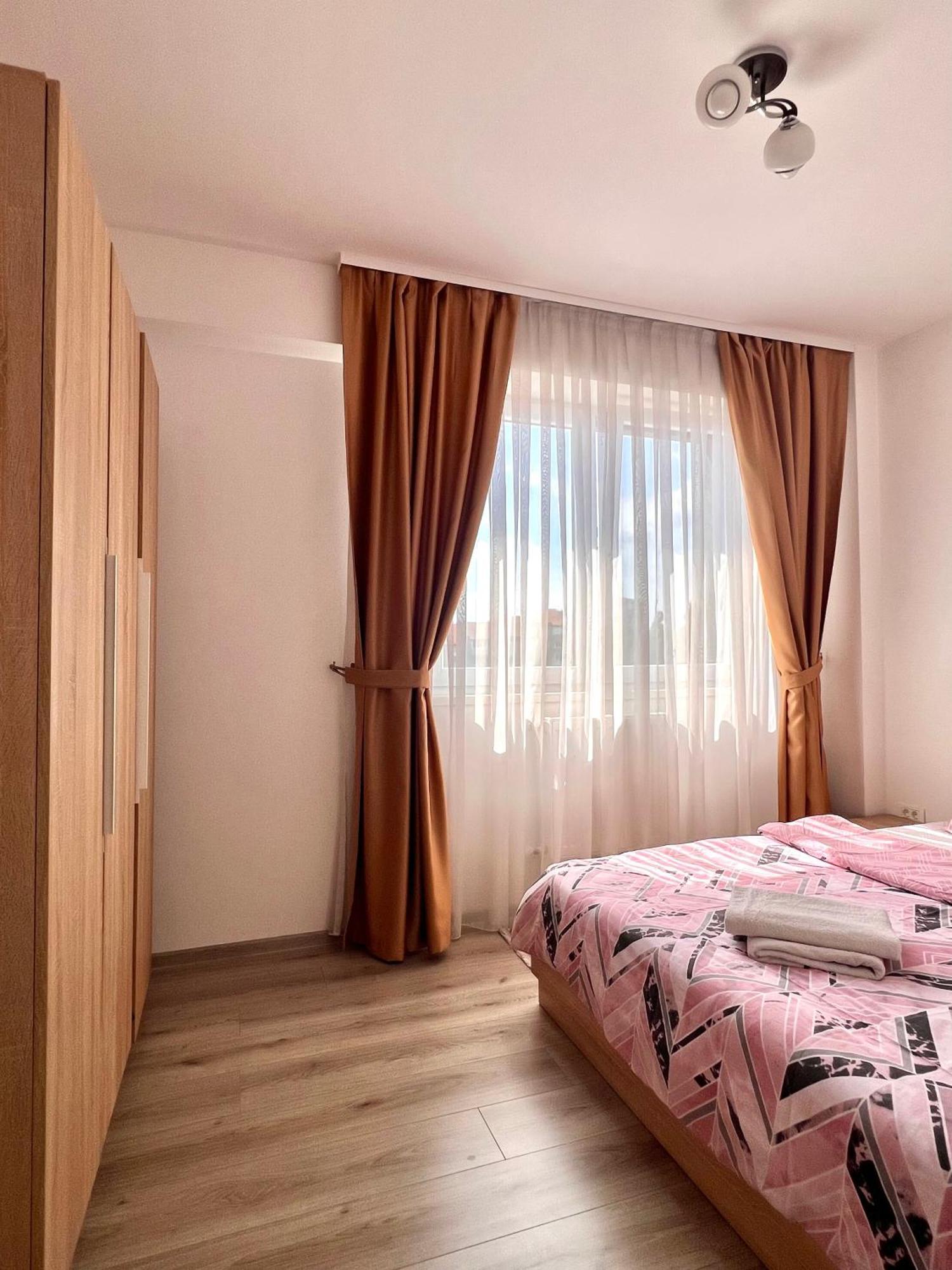 Apartament Madeira Appartement Oradea Buitenkant foto