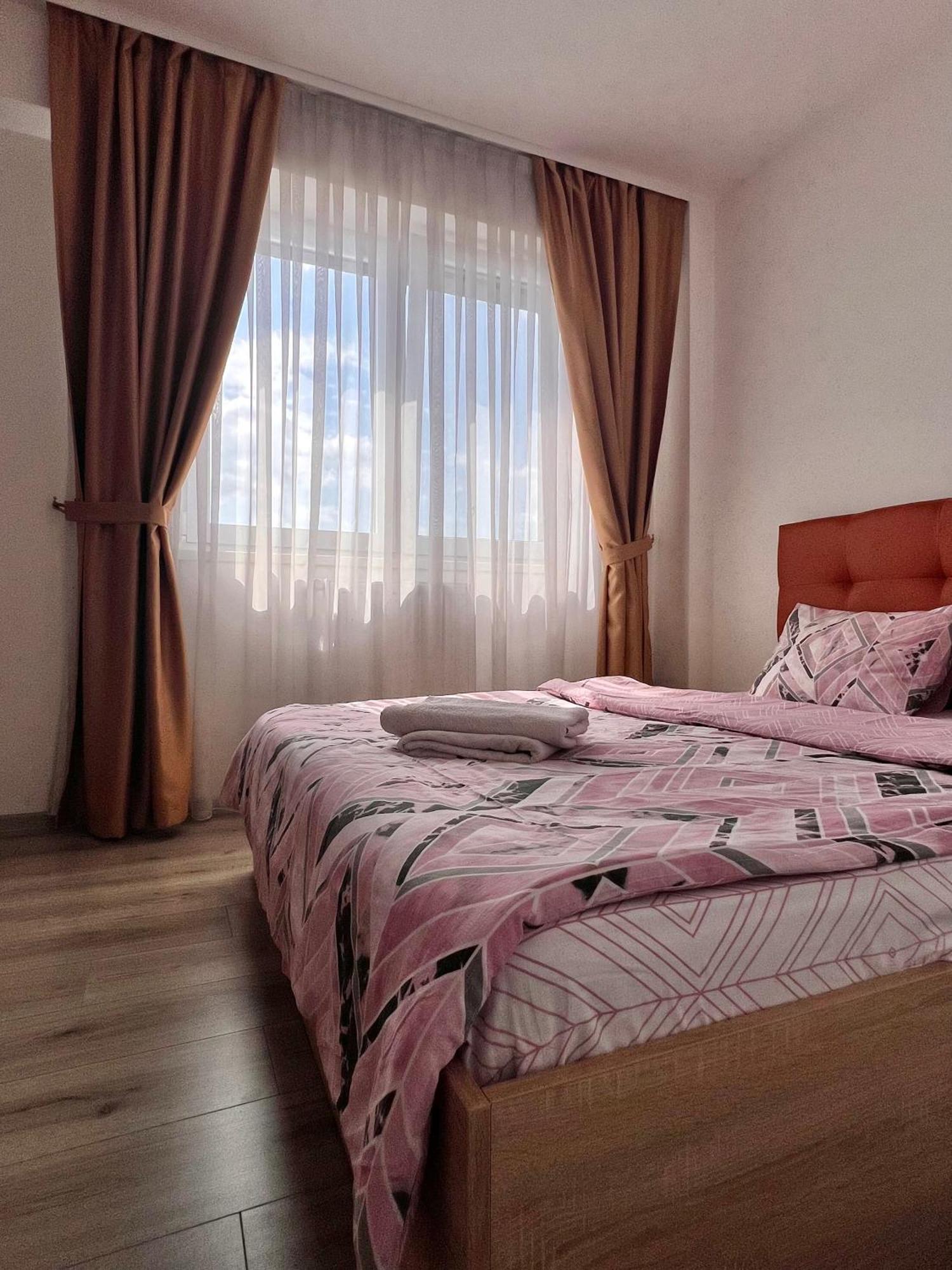 Apartament Madeira Appartement Oradea Buitenkant foto