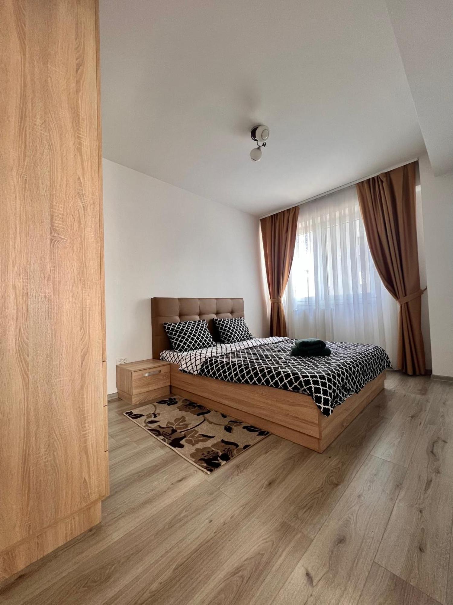 Apartament Madeira Appartement Oradea Buitenkant foto